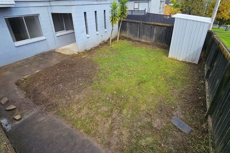 Photo of property in 1/16 Wernham Place, Northcote, Auckland, 0626