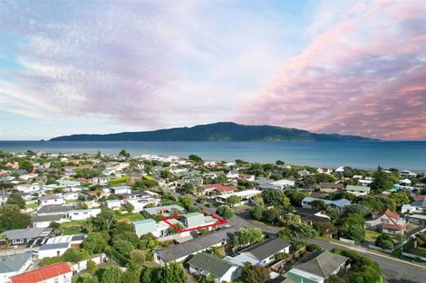 Photo of property in 9a Olive Terrace, Paraparaumu Beach, Paraparaumu, 5032