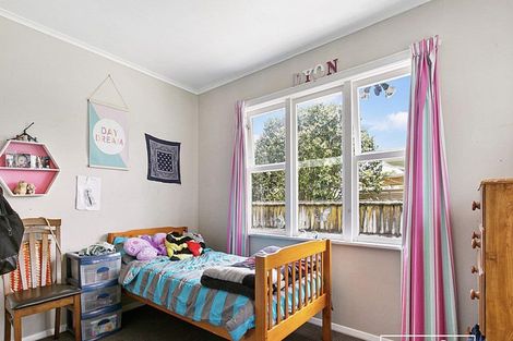 Photo of property in 13 Sutton Crescent, Papakura, 2110