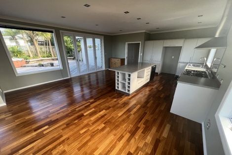Photo of property in 28 Singers Road, Korokoro, Lower Hutt, 5012
