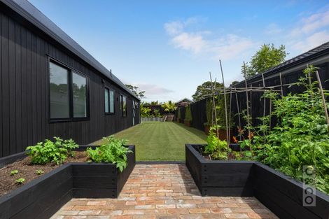 Photo of property in 1 Len Ireland Drive, Kumeu, 0810