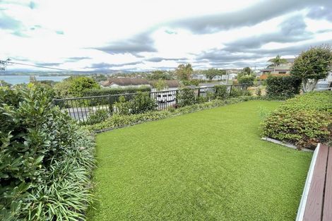 Photo of property in 10 Fenton Terrace, Cockle Bay, Auckland, 2014