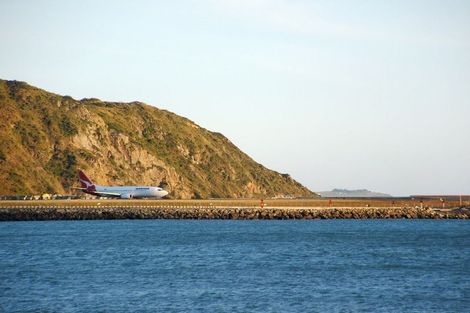 Photo of property in 2/100 Lyall Parade, Lyall Bay, Wellington, 6022