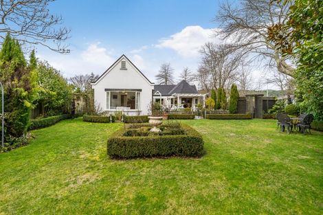 Photo of property in 1 Oakmont, Heretaunga, Upper Hutt, 5018