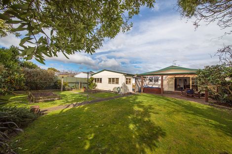 Photo of property in 16 Karaka Street, Hokowhitu, Palmerston North, 4410