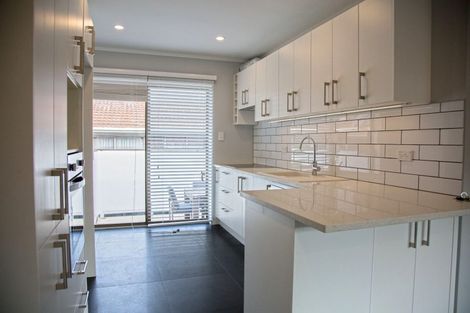 Photo of property in 4/57 Moana Avenue, One Tree Hill, Auckland, 1061
