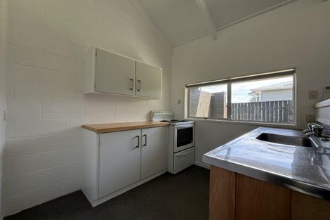 Photo of property in 45 Seaview Road, Marfell, New Plymouth, 4310