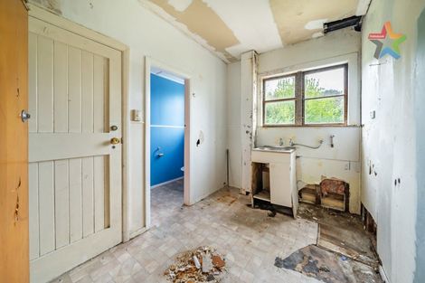 Photo of property in 14 Peck Street, Taita, Lower Hutt, 5011