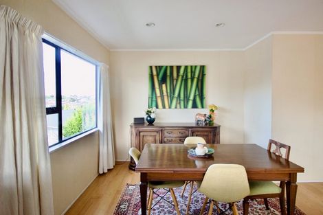 Photo of property in 2/48 Becroft Drive, Forrest Hill, Auckland, 0620