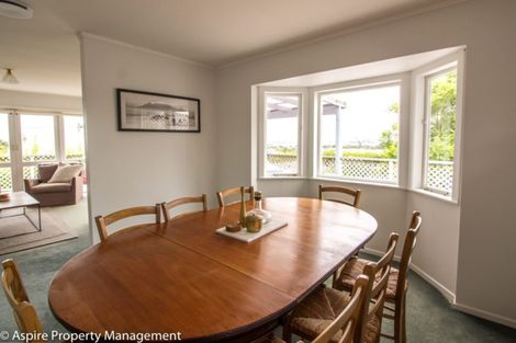 Photo of property in 21 Pupuke Road, Birkenhead, Auckland, 0627