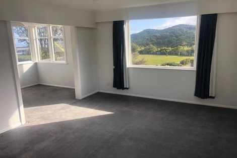 Photo of property in 5 Holly Grove, Maungaraki, Lower Hutt, 5010