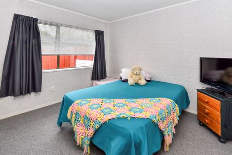 Photo of property in 2/13 Walter Strevens Drive, Conifer Grove, Takanini, 2112