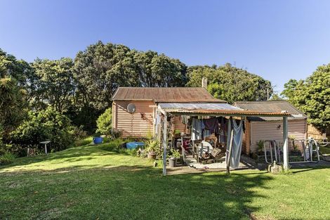 Photo of property in 6 Rangi Street, Mokau, 4376