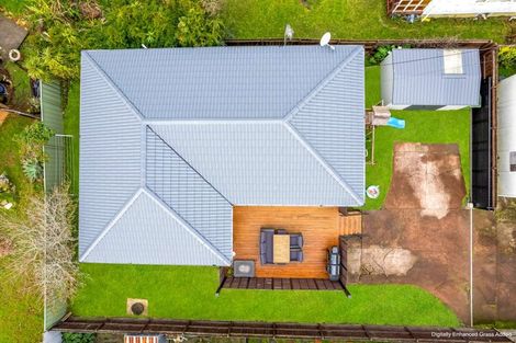 Photo of property in 2 Laura Street, Kelston, Auckland, 0602