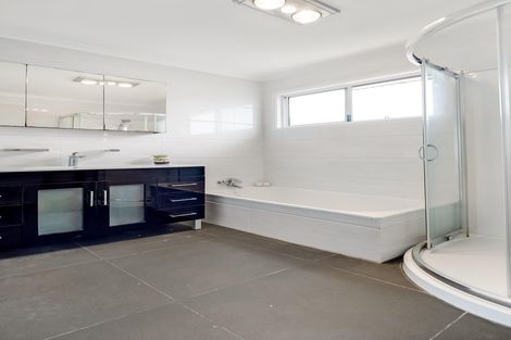 Photo of property in 129 Botany Road, Botany Downs, Auckland, 2010