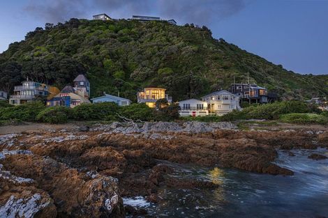 Photo of property in 160 The Esplanade, Houghton Bay, Wellington, 6023