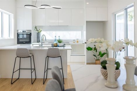 Photo of property in 3e Kingdale Road, Henderson, Auckland, 0610