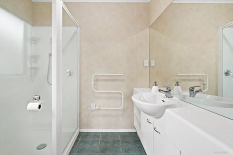 Photo of property in 70 Armoy Drive, East Tamaki, Auckland, 2016