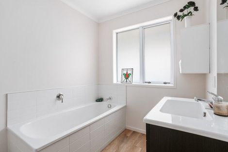 Photo of property in 17 Lynley Park Drive, Omokoroa, 3114