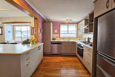 Photo of property in 13 Henui Street, Strandon, New Plymouth, 4312