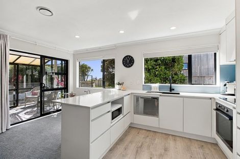 Photo of property in 3/30 Whiteley Street, Moturoa, New Plymouth, 4310