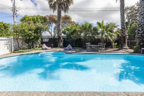 Photo of property in 243 Clifton Road, Te Awanga, 4102