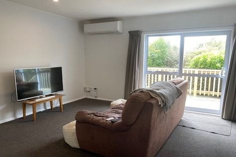 Photo of property in 10 Oriel Place, Tawa, Wellington, 5028