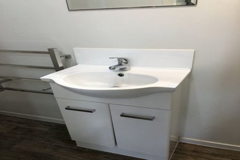 Photo of property in 2/39 Bayview Road, Bayview, Auckland, 0629