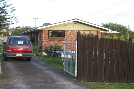 Photo of property in 1/60 Patons Road, Howick, Auckland, 2014