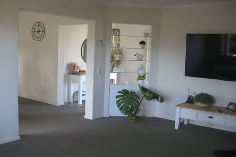 Photo of property in 39 Delmont Close, East Tamaki Heights, Auckland, 2016