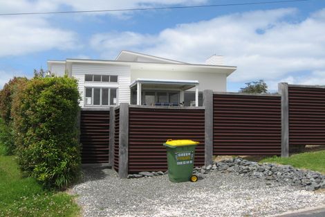 Photo of property in 49 Tindalls Bay Road, Tindalls Beach, Whangaparaoa, 0930