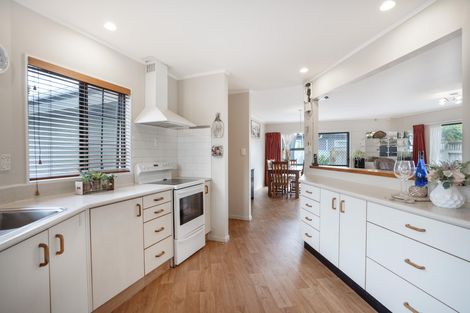 Photo of property in 4a Brett Place, Takaro, Palmerston North, 4412