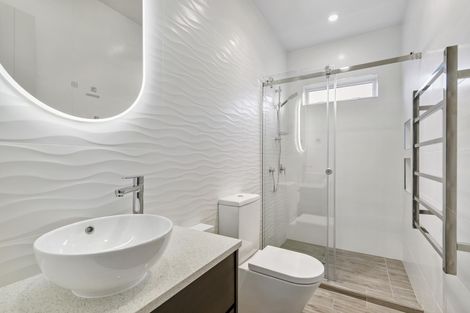 Photo of property in 51 Sunset Road, Totara Vale, Auckland, 0632