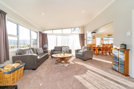Photo of property in 40 Sunbrae Drive, Silverstream, Upper Hutt, 5019