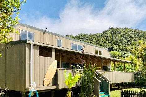 Photo of property in 91 Glenesk Road, Piha, New Lynn, 0772