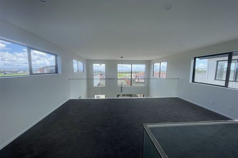 Photo of property in 8 Korowhiti Road, Clarks Beach, 2122