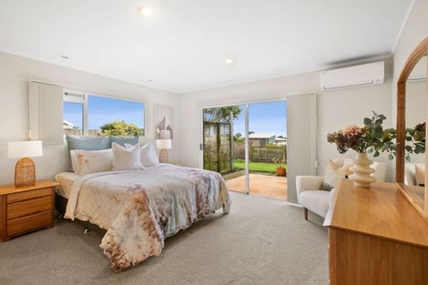 Photo of property in 11 Chatswood Grove, Fitzroy, New Plymouth, 4312