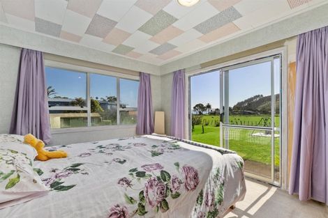 Photo of property in 14 Karaka Road, Kawakawa Bay, Papakura, 2585
