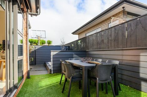 Photo of property in 18 Galea Grove, Kelvin Grove, Palmerston North, 4414