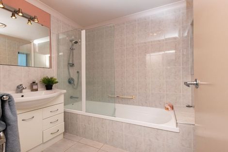 Photo of property in 34a Wattle Street, New Lynn, Auckland, 0600