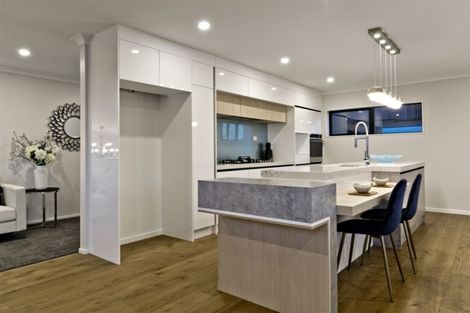 Photo of property in 29 Bernleigh Terrace, West Harbour, Auckland, 0618