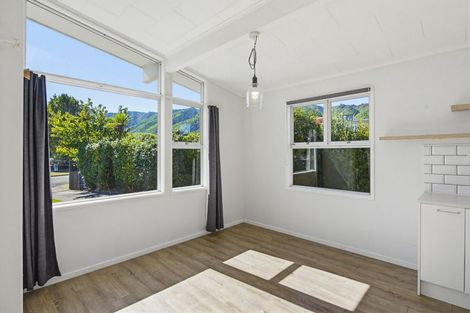 Photo of property in 32 Sylvan Avenue, Waikanae, 5036