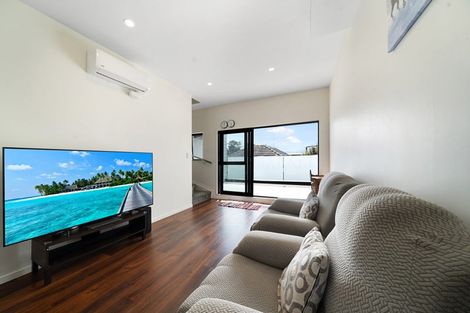 Photo of property in 4/68 Smythe Road, Henderson, Auckland, 0612