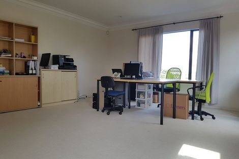Photo of property in 2 Graham Collins Drive, Windsor Park, Auckland, 0632