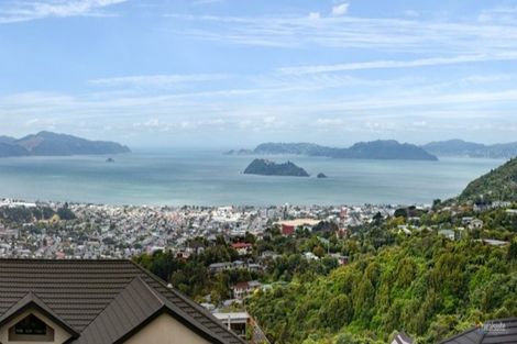 Photo of property in 25 Arahiwi Grove, Tirohanga, Lower Hutt, 5010