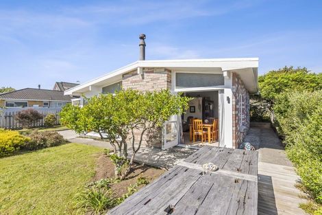 Photo of property in 11 Teoti Street, Paraparaumu Beach, Paraparaumu, 5032