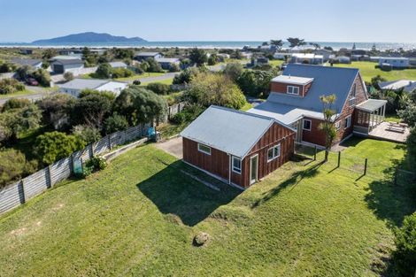 Photo of property in 18 Kitchener Street, Te Horo Beach, Otaki, 5581