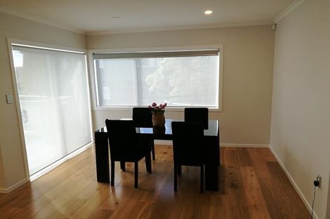 Photo of property in 2/598 Beach Road, Rothesay Bay, Auckland, 0630