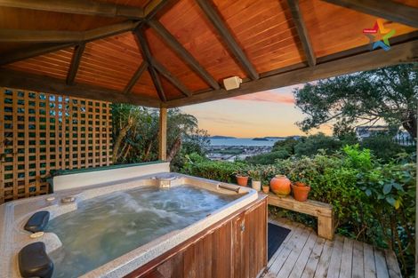 Photo of property in 7 Chestnut Grove, Maungaraki, Lower Hutt, 5010