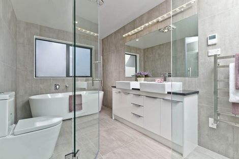 Photo of property in 3 Crompton Place, Orewa, 0931